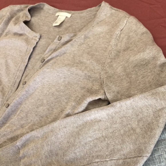 Lightly used cardigan - Picture 3 of 3